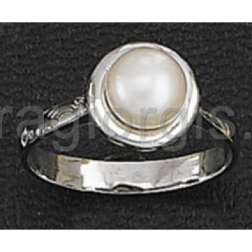 Δαχτυλίδι σε λευκόχρυσο με μαργαριτάρι