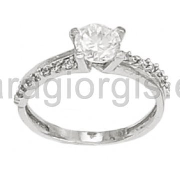 Μονόπετρο δαχτυλίδι λευκόχρυσο με λευκές πέτρες ζιργκόν 1,90 gr . 