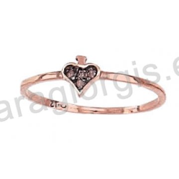 Δαχτυλίδι από ροζ χρυσό τύπου chevalier σε σχήμα καρδιάς με μαύρες πέτρες ζιργκόν 