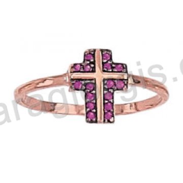 Δαχτυλίδι από ροζ χρυσό τύπου chevalier σε σχήμα σταυρού με κόκκινες πέτρες ζιργκόν 