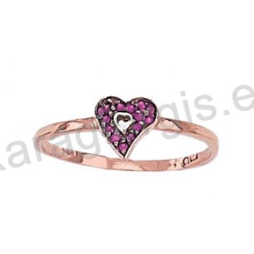 Δαχτυλίδι από ροζ χρυσό τύπου chevalier σε σχήμα καρδιάς με κόκκινες πέτρες ζιργκόν 