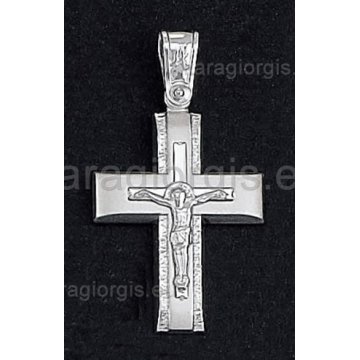 Βαπτιστικός σταυρός λευκόχρυσος για αγόρι με εσταυρωμένο και διαμαντέ σαγρέ φινίρισμα  