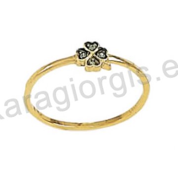 Δαχτυλίδι χρυσό τύπου Chevalier με σταυρουδάκι με μαύρες πέτρες ζιργκόν