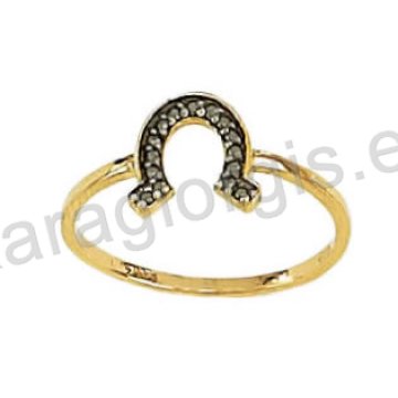 Δαχτυλίδι χρυσό τύπου Chevalier σε σχήμα πετάλου μαύρο χρυσό και μαύρες πέτρες ζιργκόν