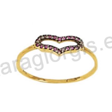 Δαχτυλίδι χρυσό τύπου Chevalier με καρδιά σε μαύρο χρυσό με κόκκινες πέτρες ζιργκόν