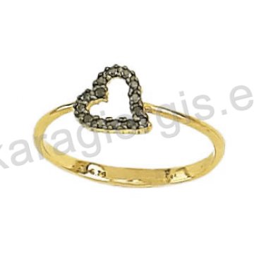 Δαχτυλίδι χρυσό τύπου Chevalier με καρδιά σε μαύρο χρυσό με μαύρες πέτρες ζιργκόν