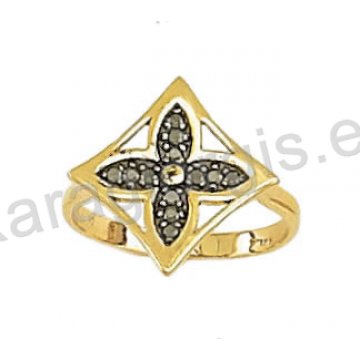 Δαχτυλίδι χρυσό τύπου Chevalier σε σχήμα σταυρού με μαύρο χρυσό και μαύρες πέτρες ζιργκόν