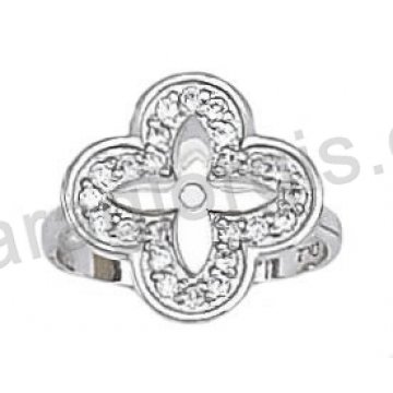 Δαχτυλίδι λευκόχρυσο τύπου Chevalier σε σχήμα σταυρού με άσπρες πέτρες ζιργκόν