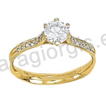Μονόπετρο δαχτυλίδι δίχρωμο χρυσό με λευκόχρυσο σε σχήμα αστεριού με άσπρες πέτρες ζιργκόν στα πλαϊνά