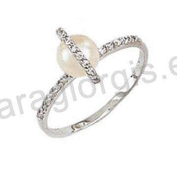 Μονόπετρο δαχτυλίδι λευκόχρυσο Κ14 με μαργαριτάρι και λευκές πέτρες ζιργκόν