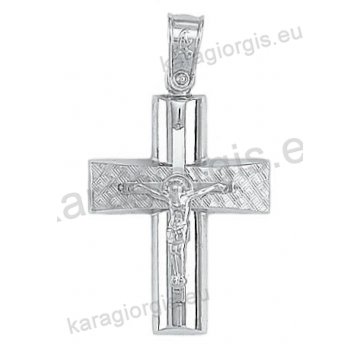 Βαπτιστικός σταυρός Κ14 για αγόρι λευκόχρυσος με λουστρέ και γραμμωτό σαγρέ φινίρισμα με ένθετο λευκόχρυσο εσταυρωμένο