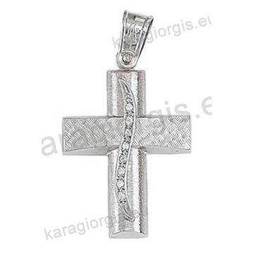 Βαπτιστικός σταυρός για κορίτσι λευκόχρυσος Κ14 με γραμμωτό σαγρέ και διαμαντέ φινίρισμα με άσπρες πέτρες ζιργκόν