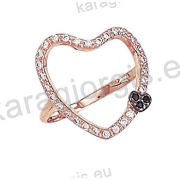 Μοντέρνο δαχτυλίδι Κ14 σε σχήμα καρδιάς σε ροζ χρυσό με άσπρες πέτρες ζιργκόν και δεύτερη καρδούλα με μαύρες πέτρες ζιργκόν