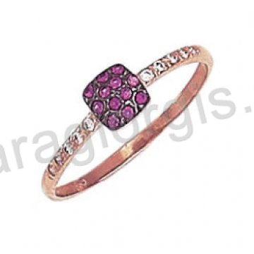 Μοντέρνο δαχτυλίδι Κ14 ροζ χρυσό με άσπρες και κόκκινες πέτρες ζιργκόν και μαύρο πλατίνωμα