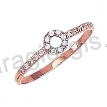 Μοντέρνο δαχτυλίδι Κ14 ροζ χρυσό με ροζέτα με άσπρες πέτρες ζιργκόν
