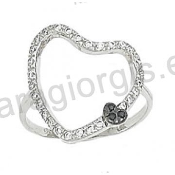 Δαχτυλίδι λευκόχρυσο K14 σε μοντέρνο σχέδιο με καρδιές με λευκές και μαύρες πέτρες ζιργκόν
