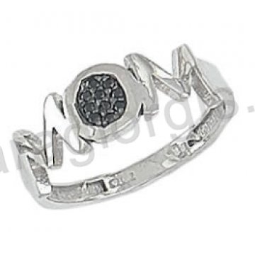Δαχτυλίδι K14 λευκόχρυσο μοντέρνο με λογότυπο ''MOM'' με μαύρες πέτρες ζιργκόν και μαύρο πλατίνωμα
