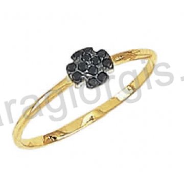 Δαχτυλίδι χρυσό Κ14 μοντέρνο με σταυρό με μαύρες πέτρες ζιργκόν και μαύρο πλατίνωμα