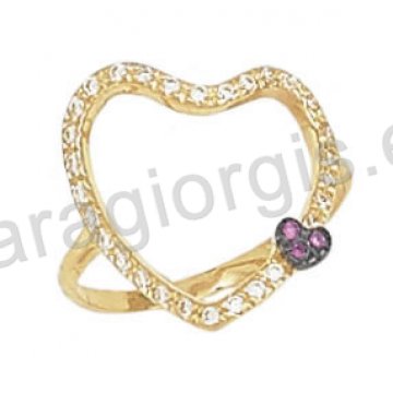 Μοντέρνο εντυπωσιακό δαχτυλίδι Κ14 χρυσό με καρδιά με άσπρες και κόκκινες πέτρες ζιργκόν και μαύρο πλατίνωμα