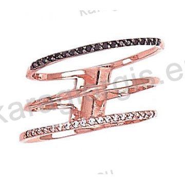 Μοντέρνο δαχτυλίδι τρίβερο Κ14 ροζ χρυσό με άσπρες, μαύρες πέτρες ζιργκόν και μαύρο πλατίνωμα