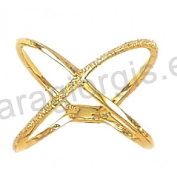 Μοντέρνο χρυσό δαχτυλίδι Κ14 σε σχήμα χιαστί με μαρτιλέ φινίρισμα