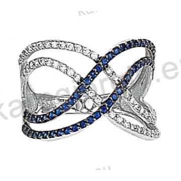 Μοντέρνο λευκόχρυσο δαχτυλίδι Κ14 με άσπρες και μπλε πέτρες ζιργκόν και μαύρο πλατίνωμα
