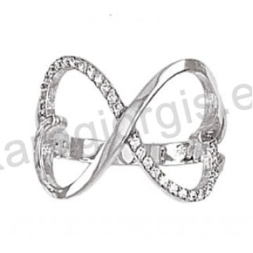 Μοντέρνο δαχτυλίδι λευκόχρυσο Κ14 με διπλή καρδιά με άσπρες πέτρες ζιργκόν
