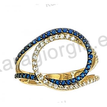 Μοντέρνο δαχτυλίδι χρυσό Κ14 με άσπρες και μπλε πέτρες ζιργκόν και μαύρο πλατίνωμα