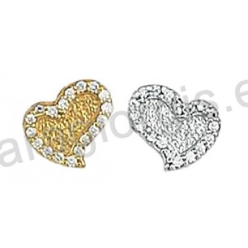 Σκουλαρίκια Κ14 χρυσό ή λευκόχρυσο σε καρδιά με άσπρες πέτρες ζιργκόν.