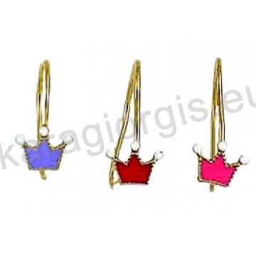 Παιδικό σκουλαρίκι κρεμαστό Κ14 χρυσό σε κορώνα με σμάλτο σε διάφορα χρώματα.