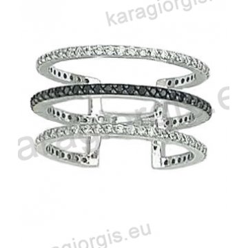 Δαχτυλίδι λευκόχρυσο Κ14 μοντέρνο με τρείς σειρές με άσπρες και μαύρες πέτρες ζιργκόν.