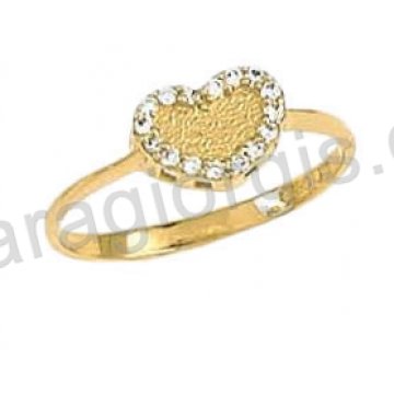 Δαχτυλίδι χρυσό Κ14 μοντέρνο σε καρδιά με άσπρες πέτρες ζιργκόν και σφυρήλατο φινίρισμα.