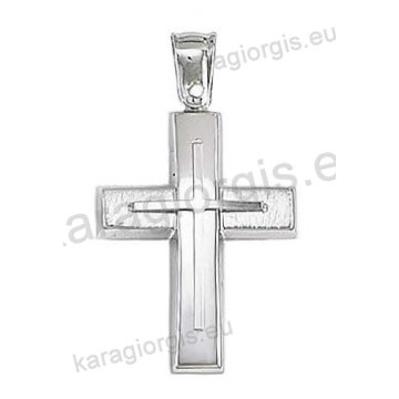 Βαπτιστικός σταυρός για αγόρι λευκόχρυσο σε σαγρέ και λουστρέ φινίρισμα με δεύτερο σταυρό στη μέση.   