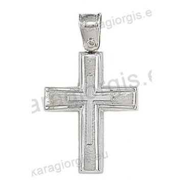 Βαπτιστικός σταυρός για αγόρι λευκόχρυσο σε σαγρέ φινίρισμα με δεύτερο σταυρό στη μέση.   