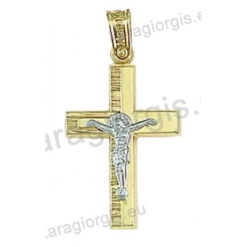 Βαπτιστικός σταυρός για αγόρι χρυσός σε λουστρέ φινίρισμα με λευκόχρυσο εσταυρωμένο στη μέση.