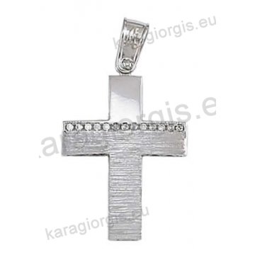 Βαπτιστικός σταυρός για κορίτσι σε λευκόχρυσο με σαγρέ φινίρισμα και άσπρες πέτρες ζιργκόν.