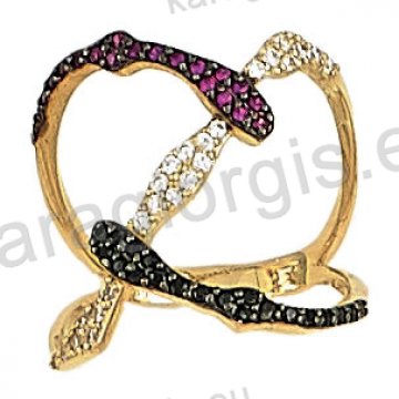 Δαχτυλίδι fashion χρυσό K14 με αντικριστά φίδια σε φούξια και μαύρες πέτρες ζιργκόν.