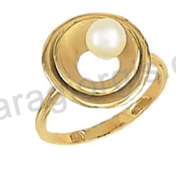 Δαχτυλίδι χρυσό fashion με άσπρη πέρλα σε 14 καράτια.