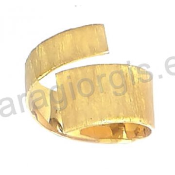 Δαχτυλίδι χρυσό Κ14 γυναικείο σε ματ σφυρίλατο.