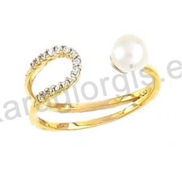 Δαχτυλίδι χρυσό Κ14 γυναικείο με πέρλα και άσπρες πέτρες ζιργκόν.