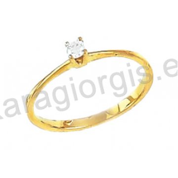 Μονόπετρο χρυσό δαχτυλίδι Κ14 σε στυλ αμερικάνικο με κέντρο από ζιργκόν.