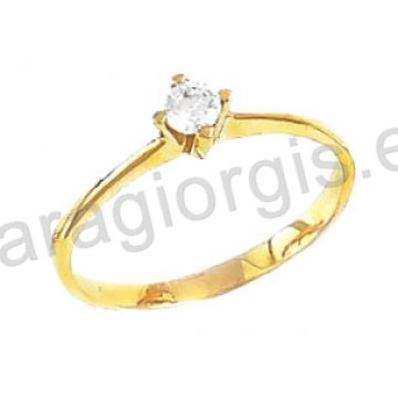Μονόπετρο χρυσό δαχτυλίδι Κ14 σε στυλ αμερικάνικο με κέντρο από ζιργκόν σε λευκόχρυσο δέσιμο.