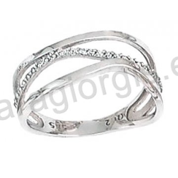 Λευκόχρυσο γυναικείο δαχτυλίδι Κ14 χιαστί με πέτρες ζιργκόν.