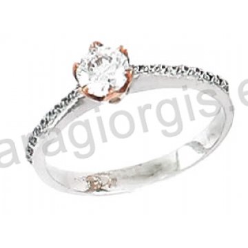 Μονόπετρο λευκόχρυσο με rose gold δέσιμο Κ14 με πέτρες ζιργκόν.