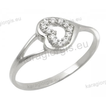 Δαχτυλίδι γυναικείο λευκόχρυσο Κ14 με καρδιά με άσπρες πέτρες ζιργκόν.