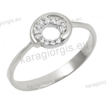 Δαχτυλίδι γυναικείο λευκόχρυσο Κ14 με στρογγυλό κέντρο με άσπρες πέτρες ζιργκόν.