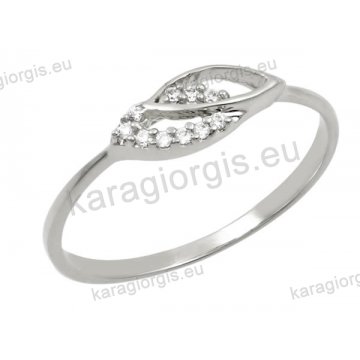 Δαχτυλίδι γυναικείο λευκόχρυσο Κ14 σε δάκρυ με άσπρες πέτρες ζιργκόν.